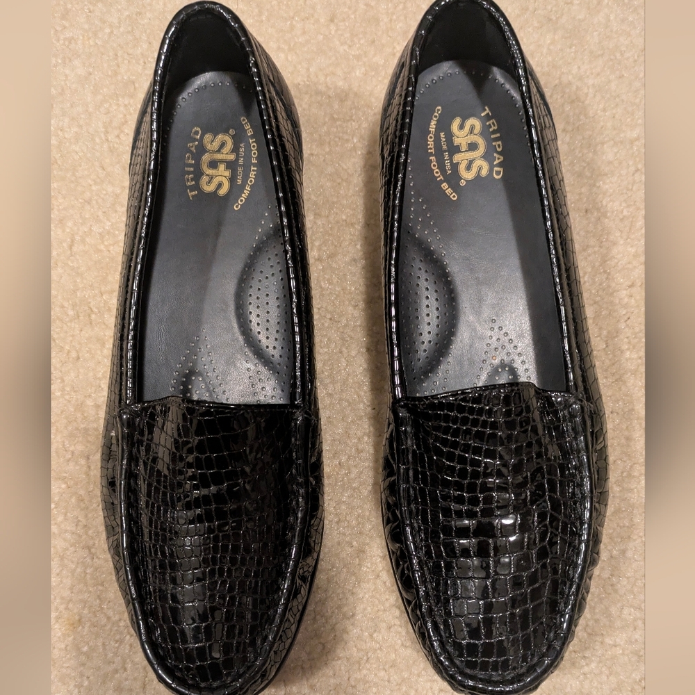SAS Women's Simplify Slip-On Loafer in Black Croc Wide